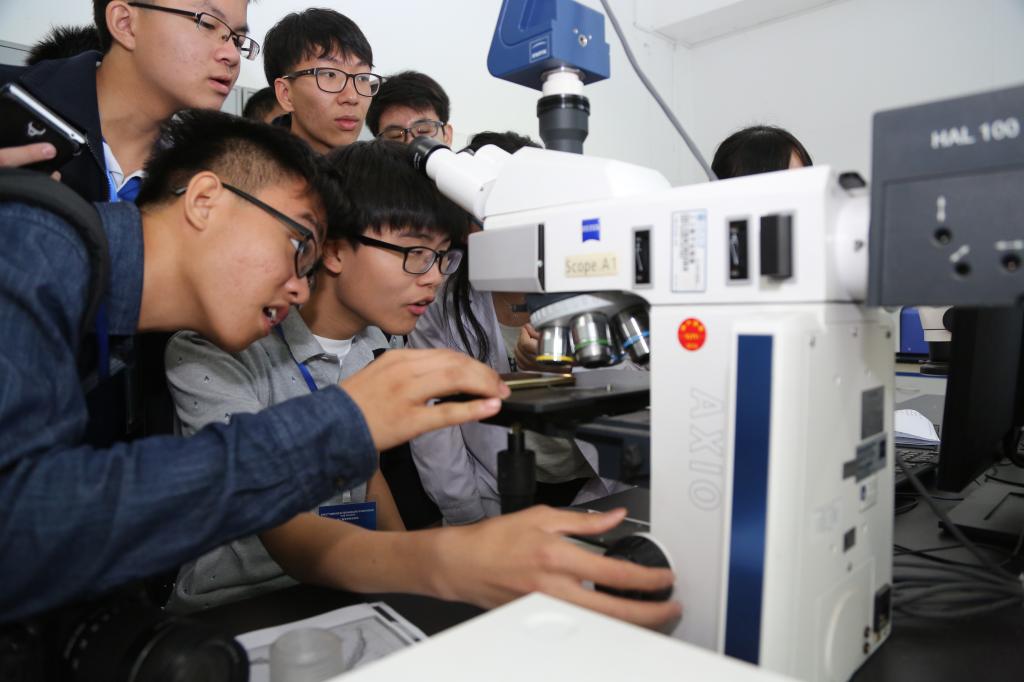 内蒙古电力集团乌海供电公司输电管理处：开展节前慰问活动 情暖